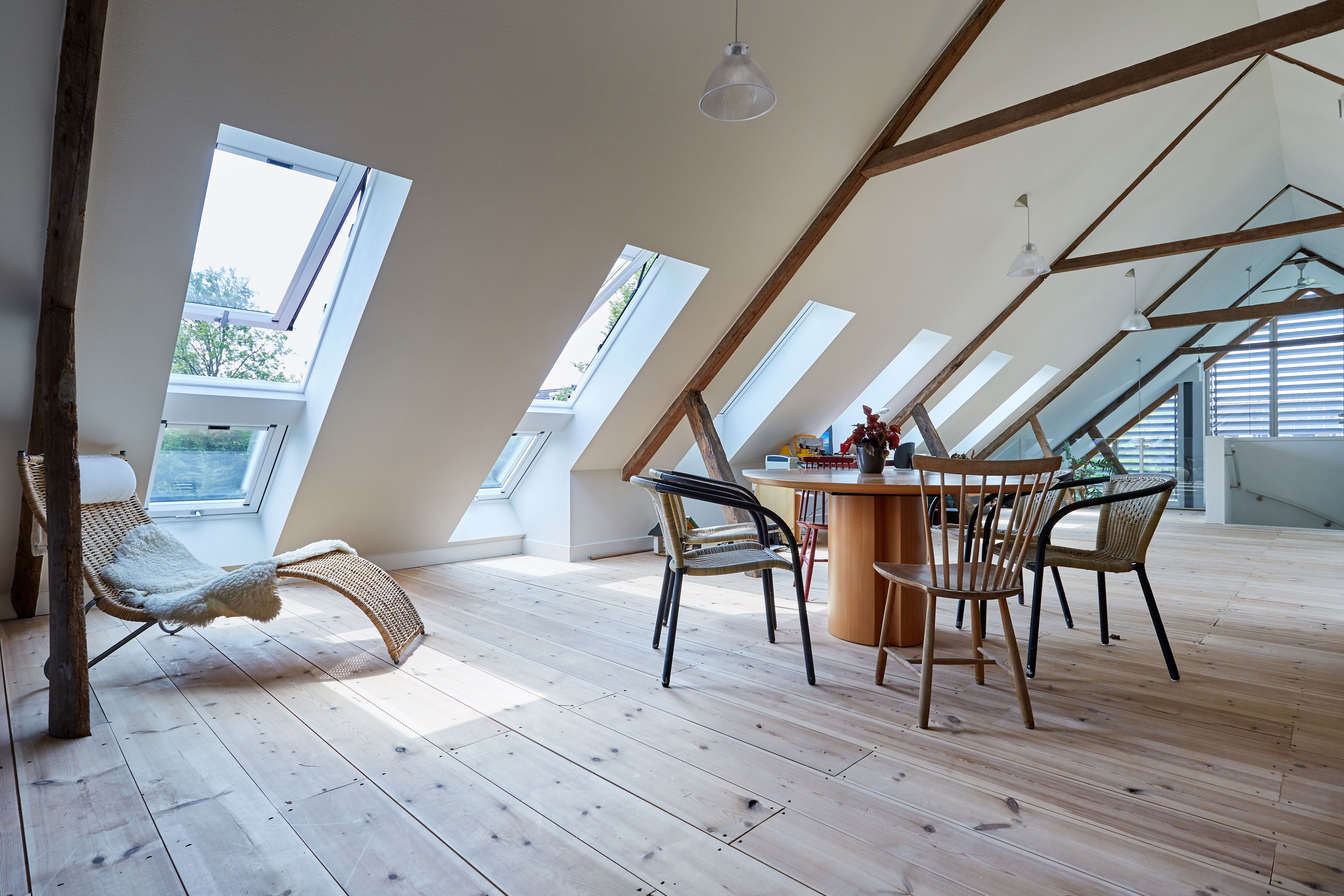 Wir reparieren und warten Dachfenster. Wir reparieren und warten Dachfenster.